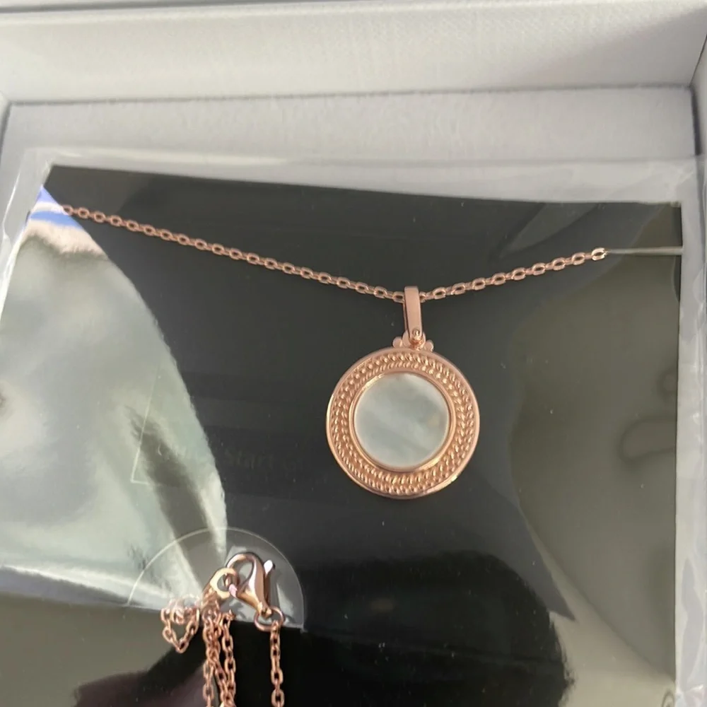 Mother of pearl pendant  Delicate chain. color is rose gold With original box. - Picture 5 of 5